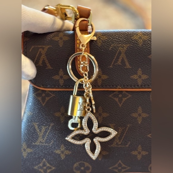 Louis Vuitton
Brass Lock & Key Set - Picture 5 of 7